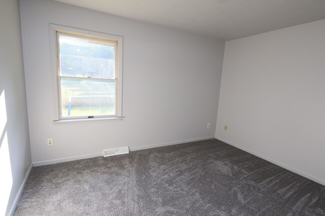 Building Photo - Nice, Recently Renovated 2-Bedroom Duplex ...