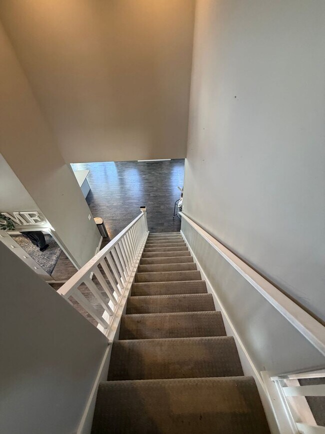 Building Photo - Beautiful 5-Bedroom Home in Lehi - Plenty of Storage!