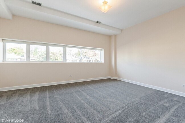 Building Photo - 2801 W Ardmore Ave