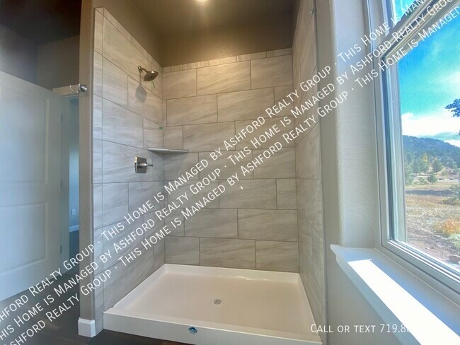 Building Photo - 520 Brecken Ct