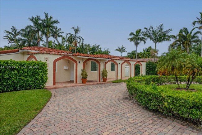 Building Photo - 1900 N Victoria Park Rd