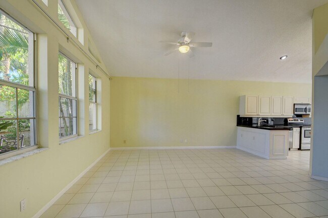 Building Photo - 9185 Baybury Ln