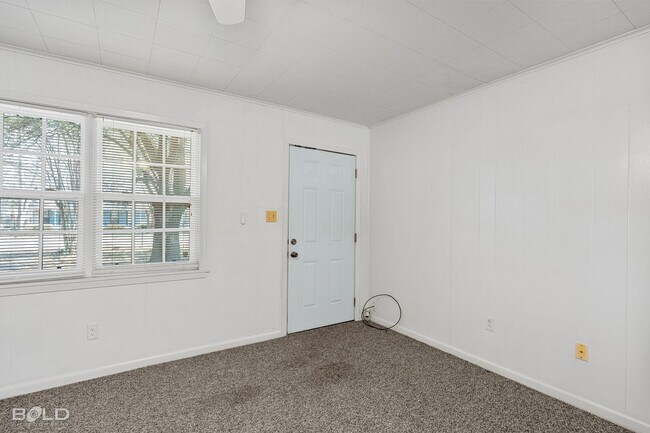 Building Photo - 7062 Winburn Dr