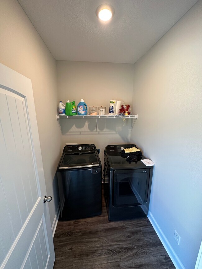 Building Photo - 544 Abode Ave