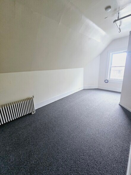 Building Photo - 333 W 6th St