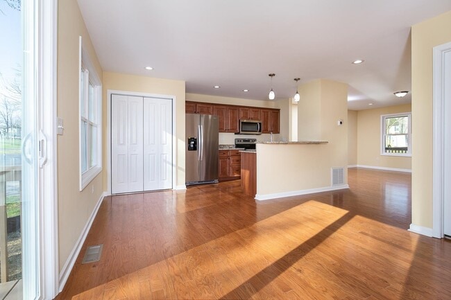 Building Photo - Modern Home in Shiloh!