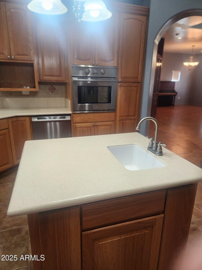 Building Photo - 1766 E Golf Course Rd