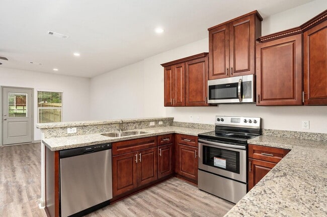 Building Photo - 918 Shady Ln