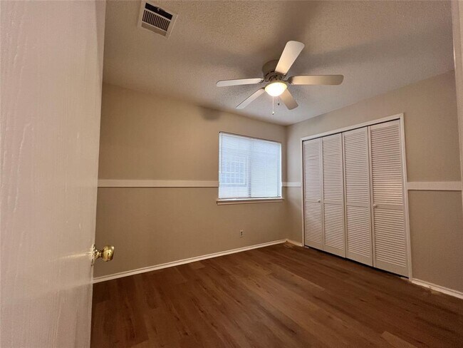 Building Photo - 1518 White Oak Loop