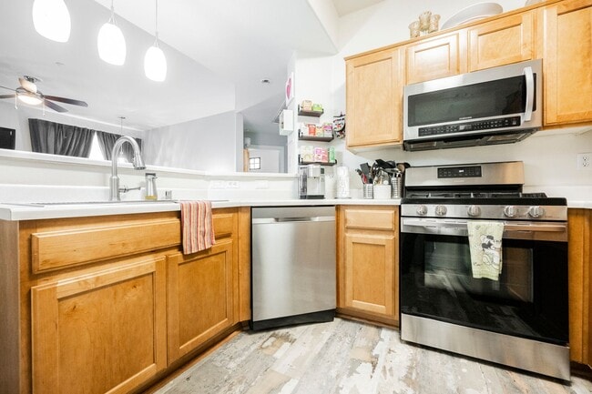 Building Photo - Beautiful 2 bedroom condo-North Las Vegas