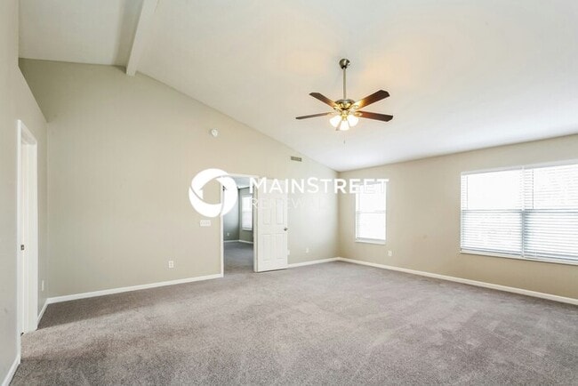 Building Photo - 4 Bedroom Pet-Friendly Home in Zionsville,...