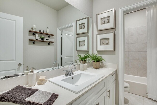 Building Photo - 2103 Silsbee Ct