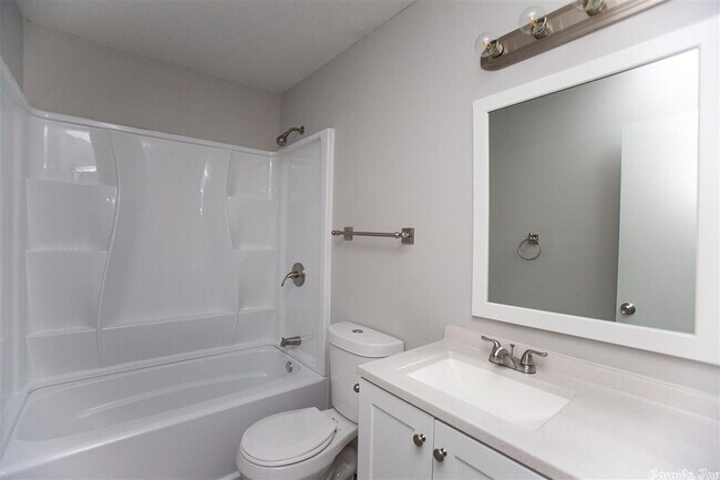 Building Photo - 318 1/2 E Lee Ave