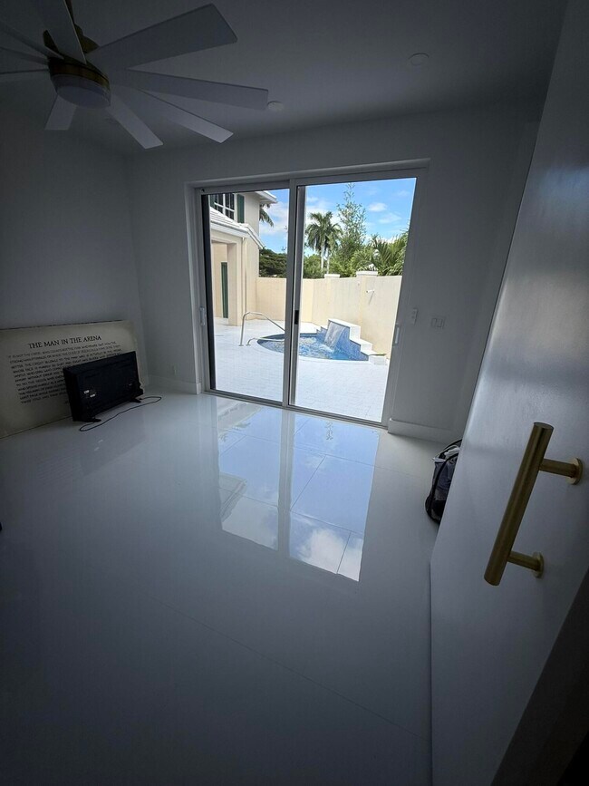 Building Photo - 17311 Bermuda Village Dr