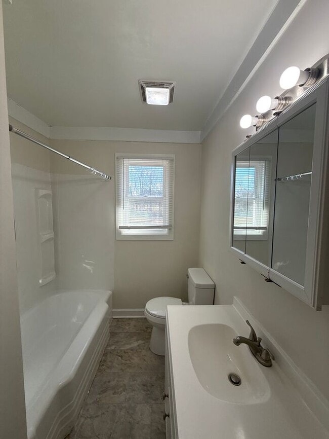 Building Photo - T.R. Lawing Realty Property