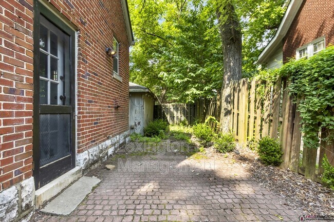 Building Photo - 1041 Fontaine Rd