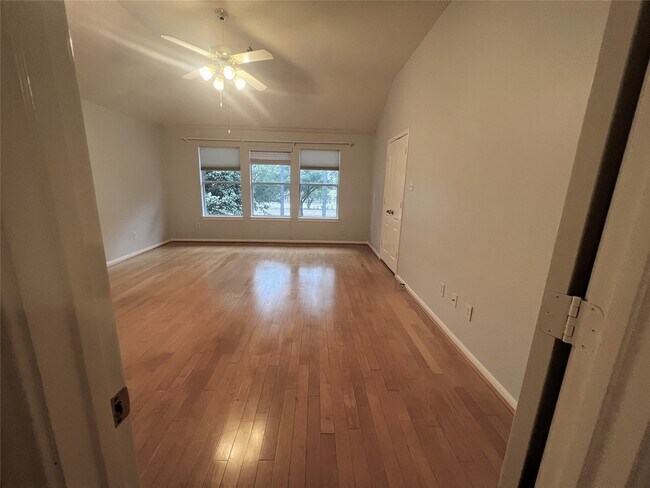 Building Photo - 18126 Somerset Knolls Ct