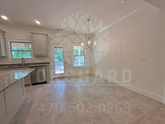 Building Photo - Single-Family Home- 2 Bed/ 2 Bath w/ Hobby...
