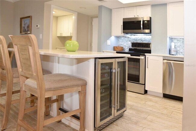 Building Photo - 4900 Brittany Dr S