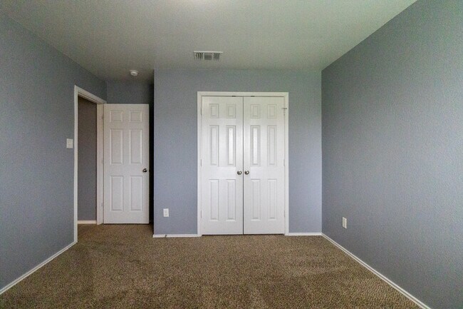 Building Photo - 6505 Clear Brook Dr