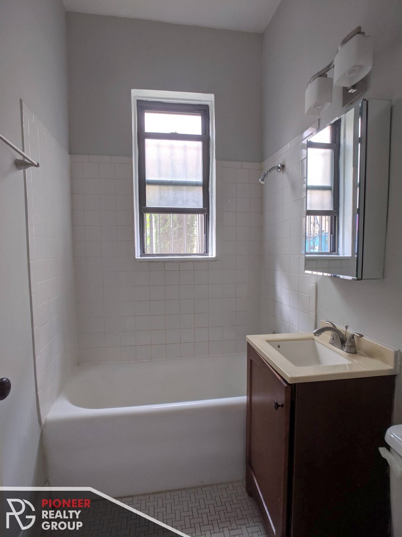 Building Photo - 4616 N Paulina St