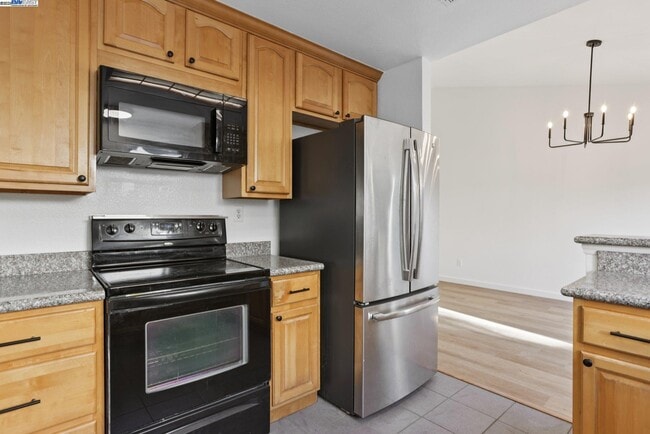 Building Photo - 2039 Alexander Ct