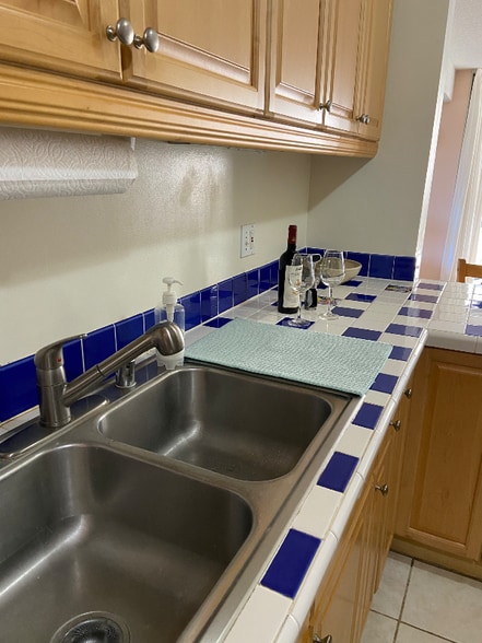 Building Photo - 511 Hahaione St