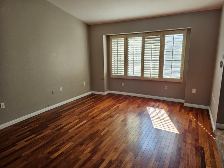 Building Photo - 8620 W Wigwam Ave