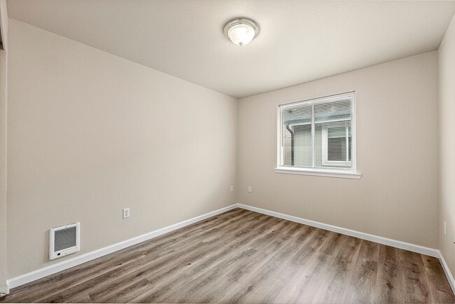 Building Photo - Invest LLC 4330