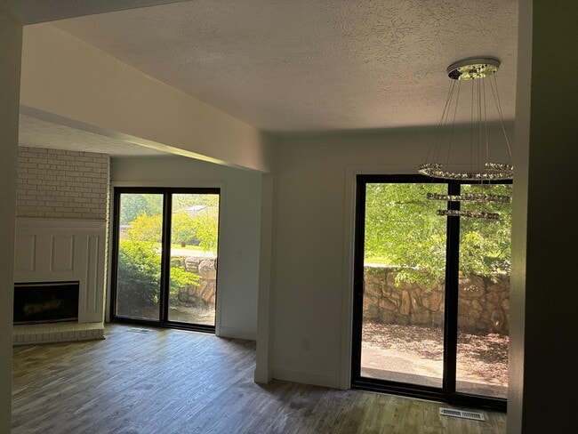 Building Photo - 3421 Burrwood Dr