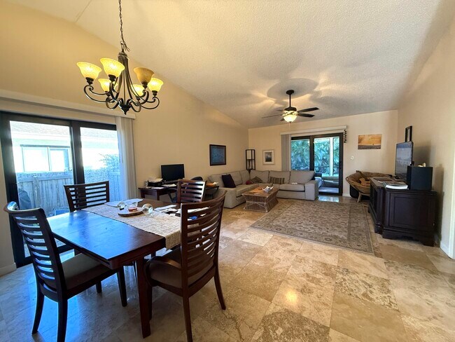 Building Photo - 450 NE 42nd St