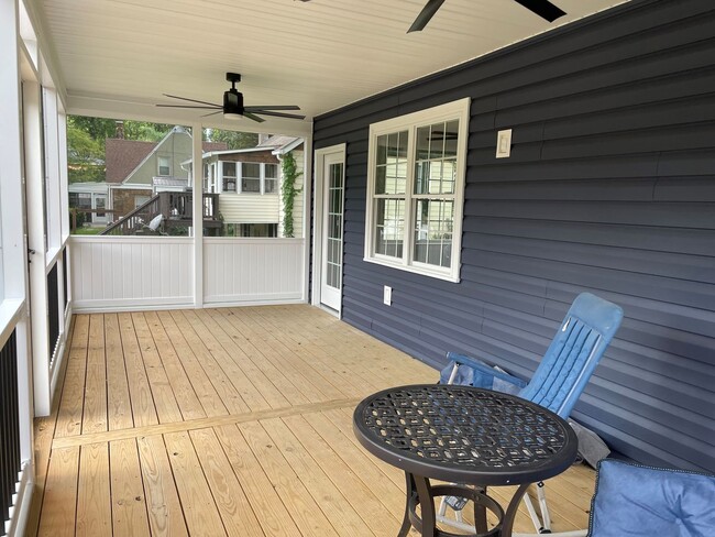 Building Photo - Lake Front House with Screened in Porch