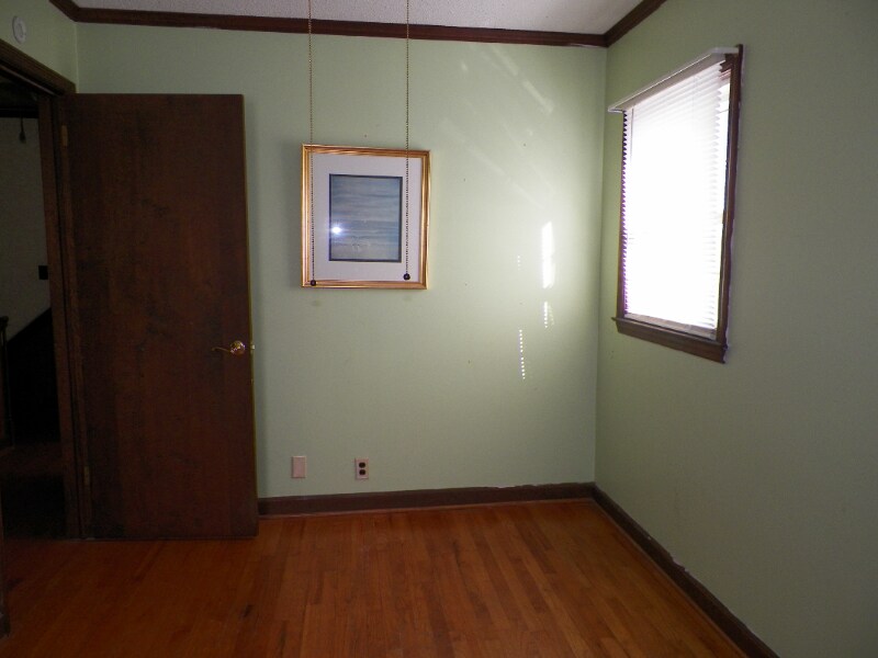 Building Photo - 1002 Cherry Ln