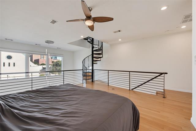 Building Photo - 959 W Bluff St