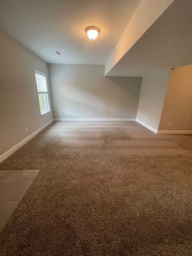 Building Photo - 4 Bedroom + Finished Basement for Rent in Ooltewah