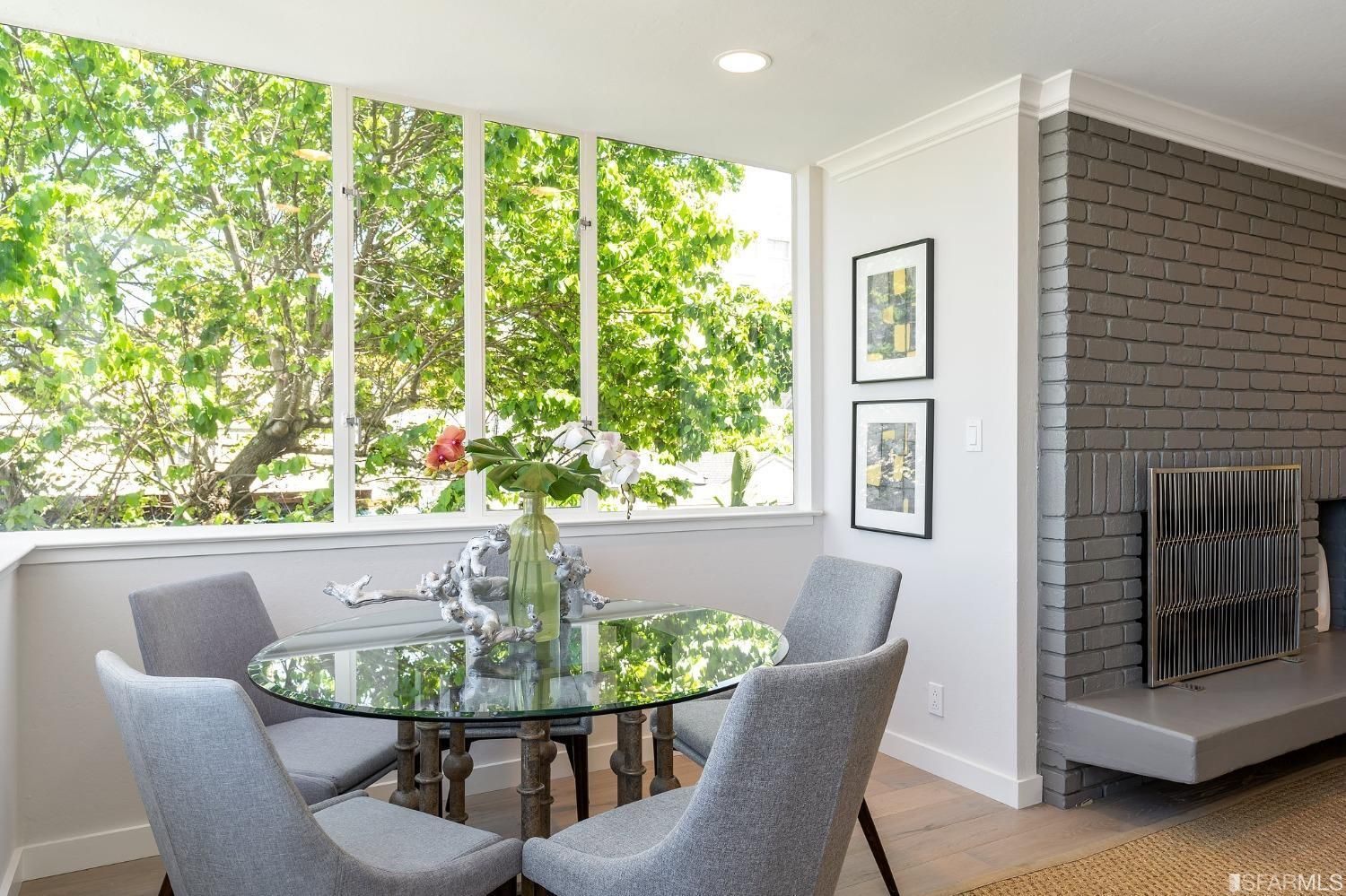 Upper level dining area - 2920 Buchanan St