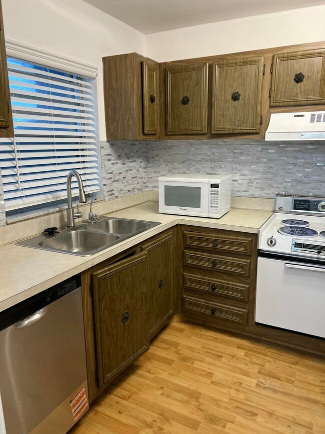 Building Photo - 9470 Live Oak Pl