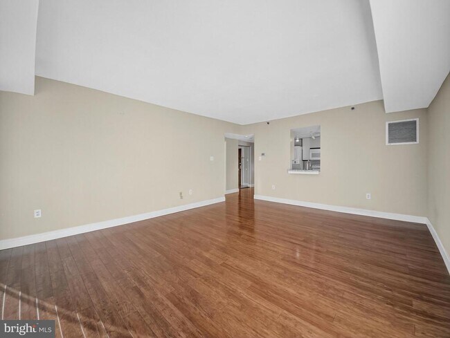 Building Photo - 1530 Key Blvd