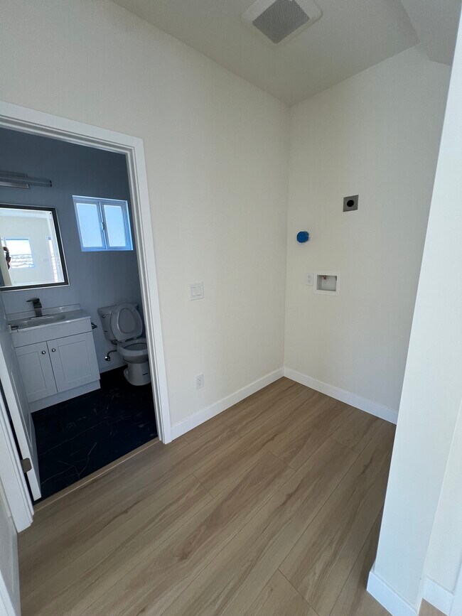 Building Photo - 7622 Arcola Ave