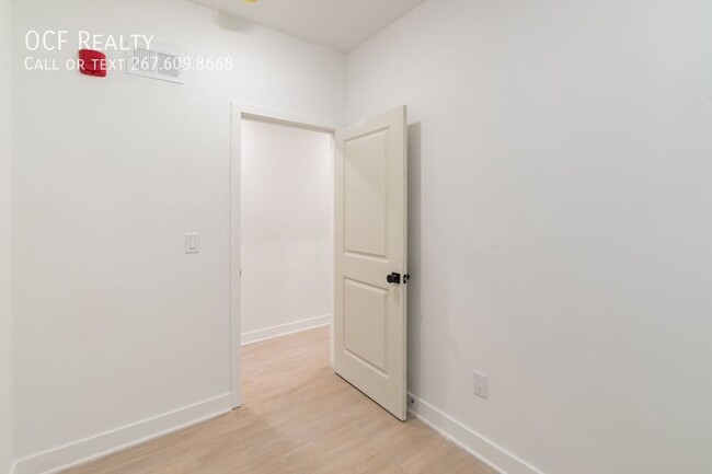 Building Photo - Three Bed Brewerytown  Apartment