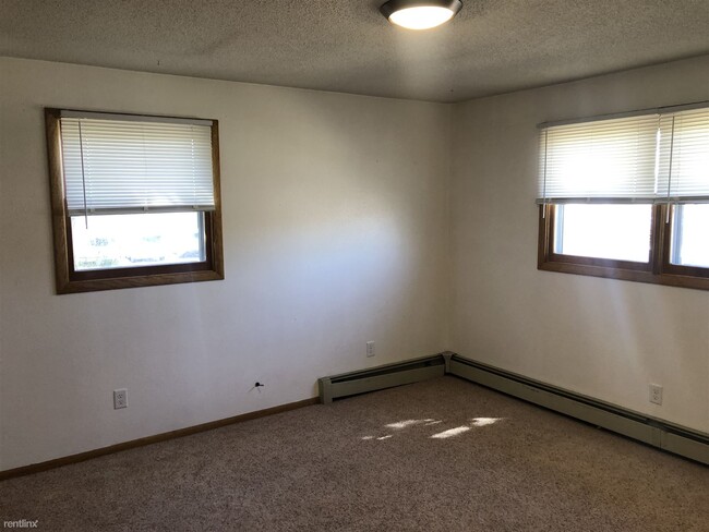 Building Photo - 2 br, 1 bath 4plex - 104 Philadelphia Stre...