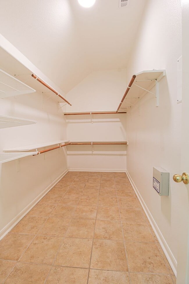 Building Photo - 121 Antler Cir