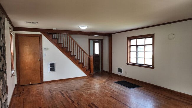 Building Photo - Single Family Three Bedroom Home in Salama...