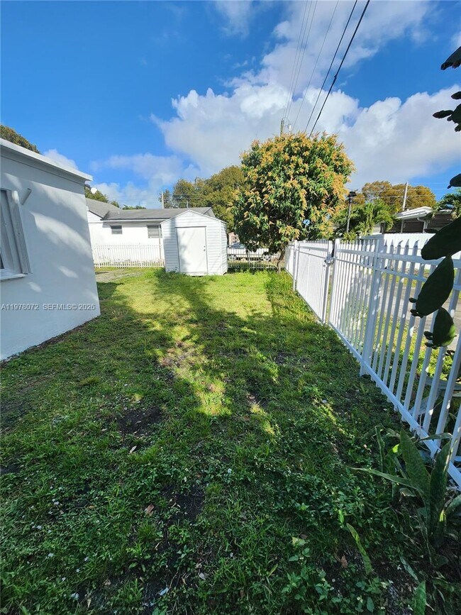 Building Photo - 1030 NW 48th St