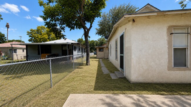 Building Photo - 1817 San Luis St