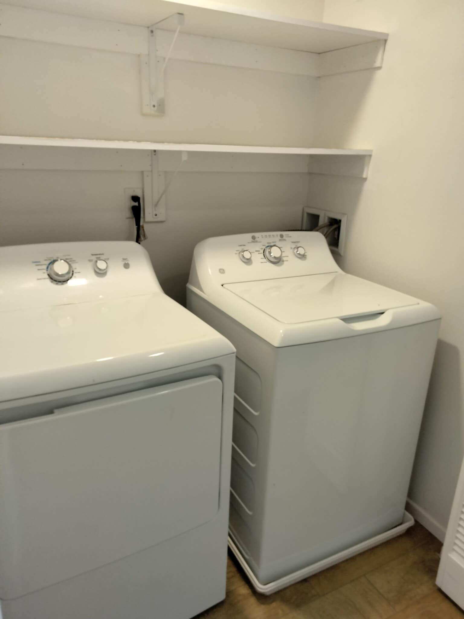 Building Photo - 5040 Santa Monica Ave