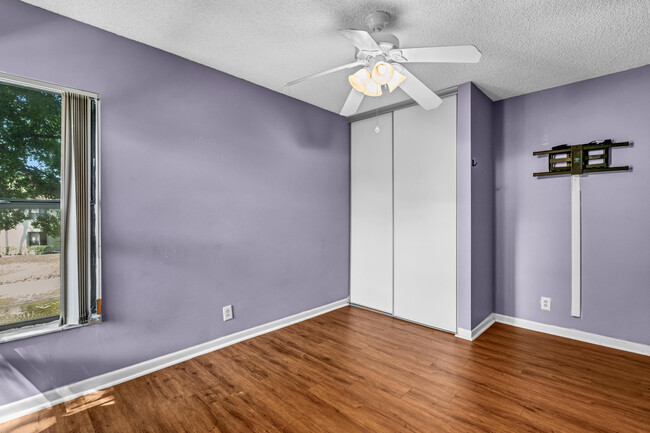 Building Photo - 4527 Carambola Cir S