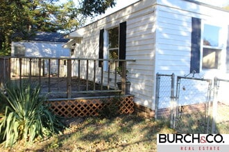 Building Photo - 2 Bedroom/ 1Bath Available