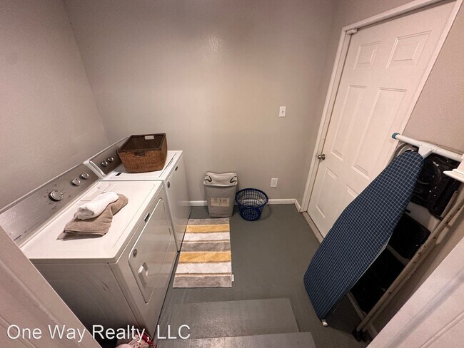 Building Photo - 3 br, 1.5 bath House - 3714 Yale Street