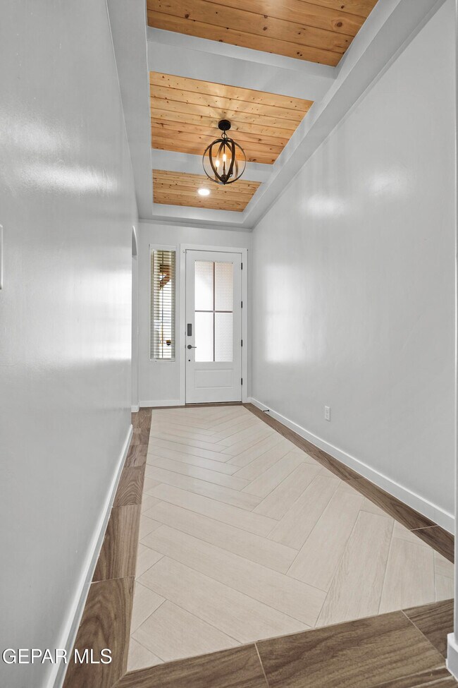 Building Photo - 13992 Margaret Ponce Ave
